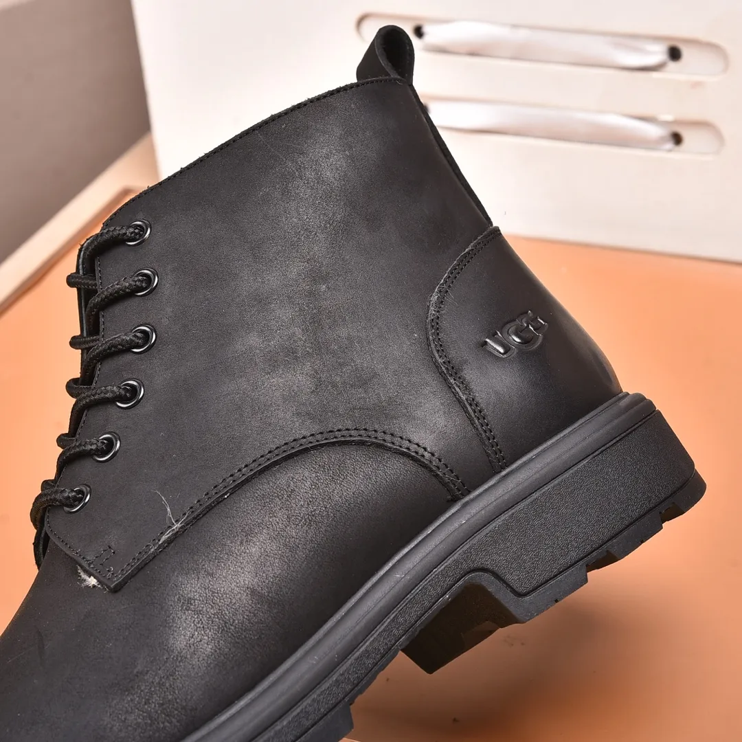 Men's shoes 💰640 (full genuine wool lining, 10% off for fake ones) Please pay attention to the quality of the original item and compare the thickness of the wool 🏮🏮 Popular UGG men's shoes from Australia's warm luxury brand, the official website is synchronized, Beckham men's style..., made of imported first-layer waxed cowhide, waxed toe cap, Australian real wool velvet lining Carefully sewn...Imported rubber Martin boots outsole (comfortable, soft and wear-resistant). I really like the quality..Exquisite workmanship. You can't put it down at first sight. Size 39-44